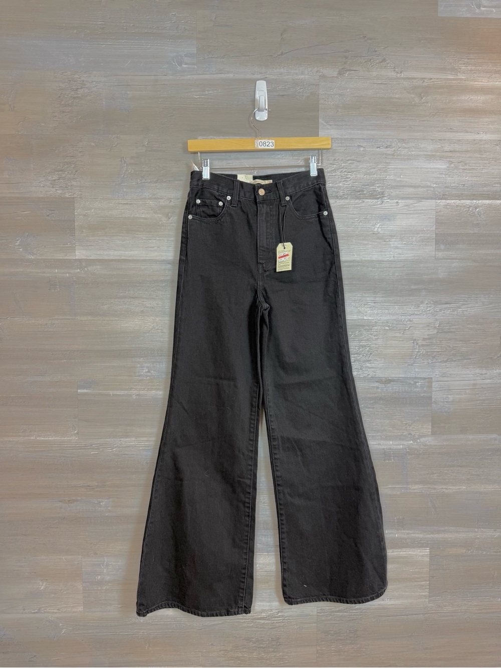 Levi’s High Loose Flare Jeans 25x32 NWT Black High Rise Wide Leg Retro